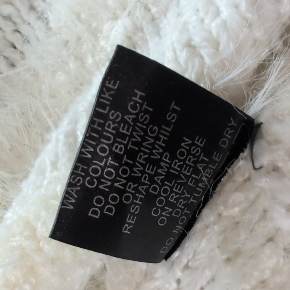 Woman's Sweater - Picture 10 of 11